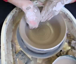 Bowl with spiral paint pallette